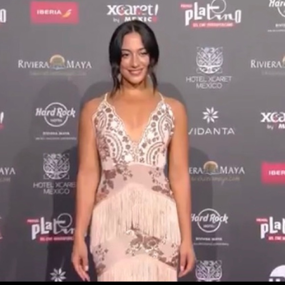 RED CARPET GOWN - Picture 2 of 4